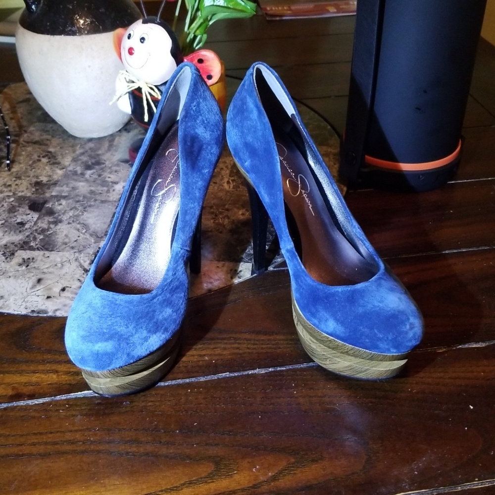 Heels - Picture 2 of 3